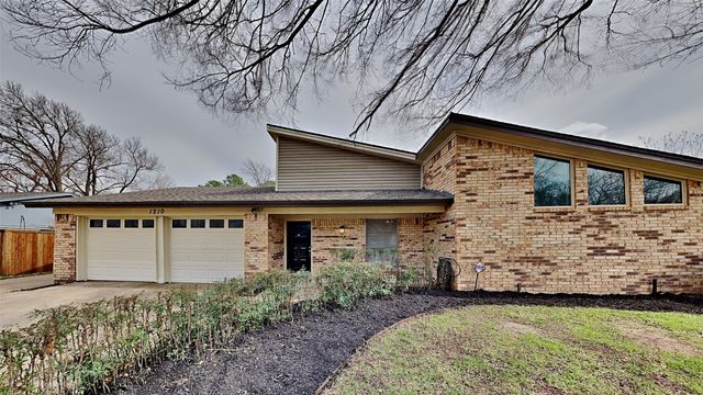 1210 Meadowview Dr, Euless, TX 76039