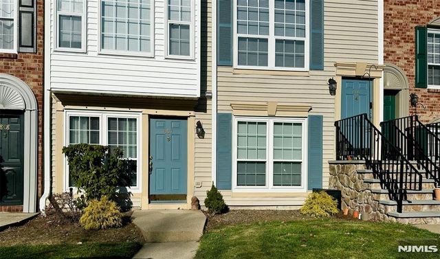 807 Sassafras Ct, Mahwah, NJ 07430