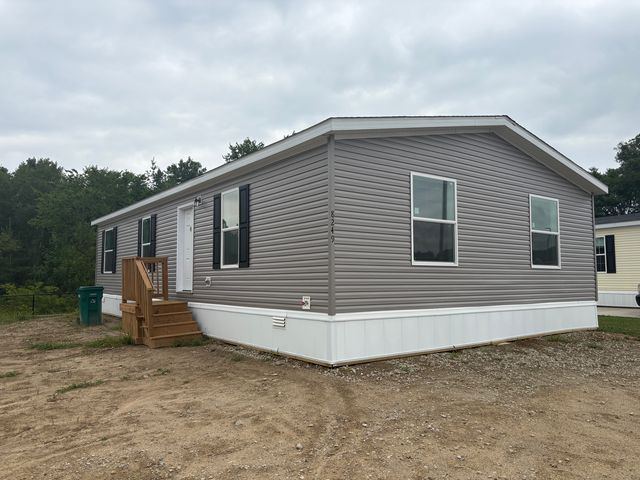 8249 W  Cygnes Cir, Fenton, MI 48430