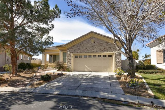 19250 Galloping Hill Rd, Apple Valley, CA 92308