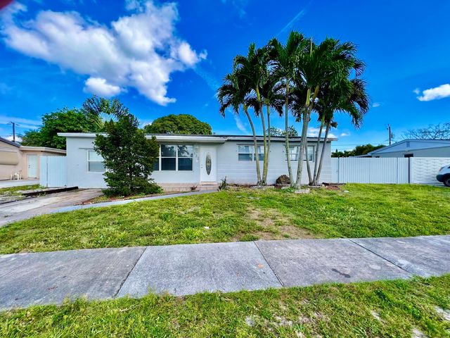 132 Abaco Dr, Palm Springs, FL 33461