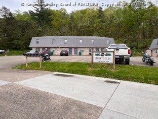 100-130 Berry Hills Dr, Winfield, WV 25213