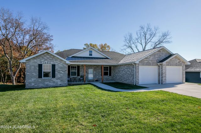 915 Cochise Dr, Holts Summit, MO 65043