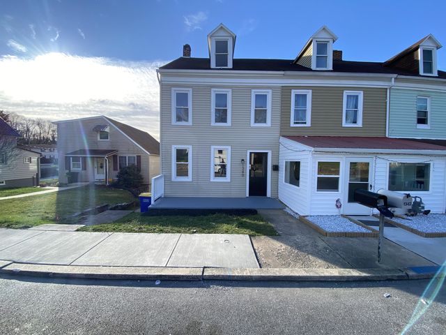 1340 W  College Ave, York, PA 17404