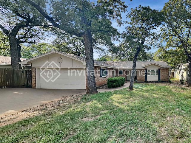 2815 Norwood Ln, Arlington, TX 76013