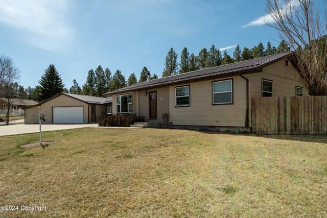 19 Waters Dr, Pine Haven, WY 82721
