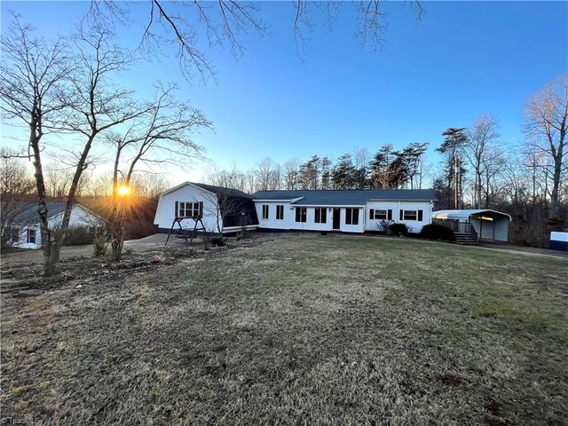 8264 Whipporwill Ln, Rural Hall, NC 27045