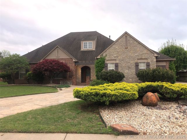 13812 E  88th St N, Owasso, OK 74055