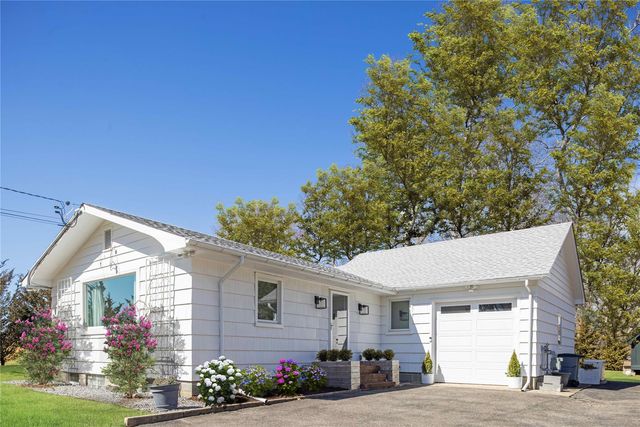 300 6th Street, Laurel, NY 11948