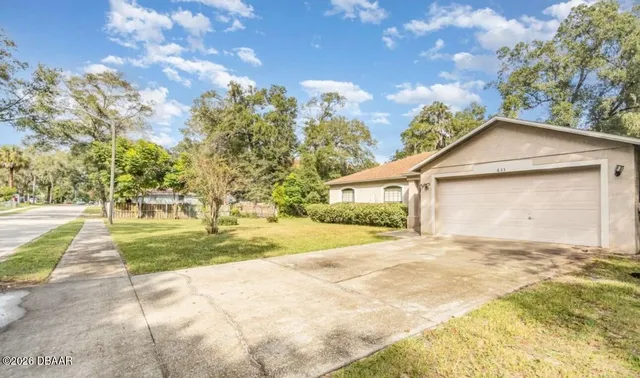 633 S  High St, Deland, FL 32720