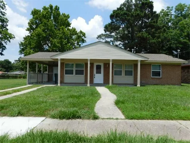 2512 Riverbend Dr, Violet, LA 70092