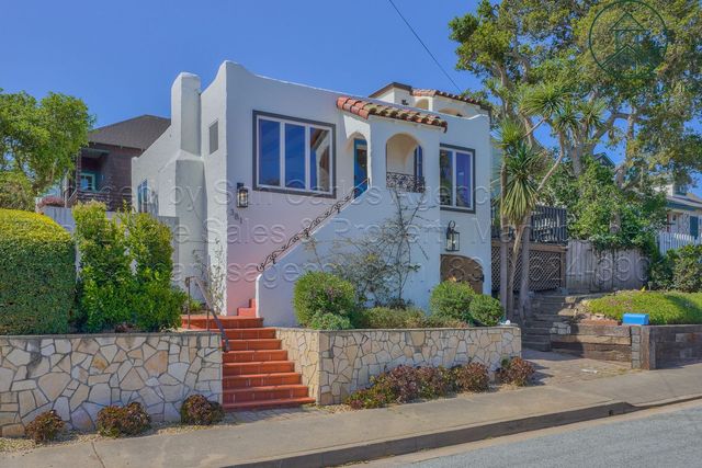 381 Laurel Ave, Pacific Grove, CA 93950