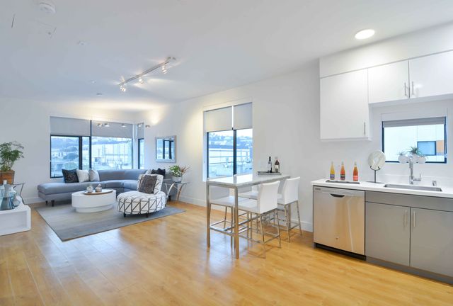 5880 3rd St #526, San Francisco, CA 94124