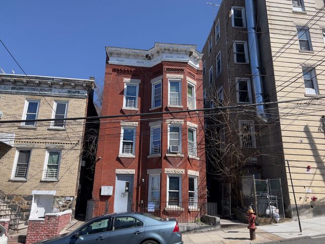 142 Beech St, Yonkers, NY 10701