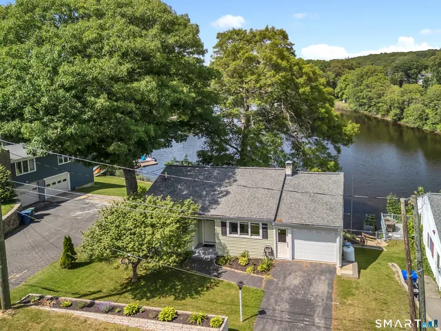 8 Cove View Drive, Quaker Hill, CT 06375