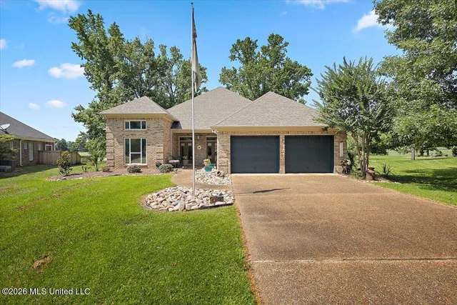 514 S  Deerfield Dr, Canton, MS 39046