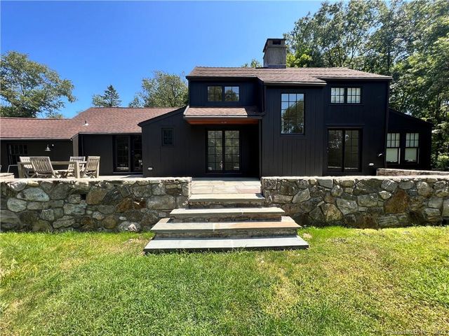 122 Spectacle Ln, Wilton, CT 06897