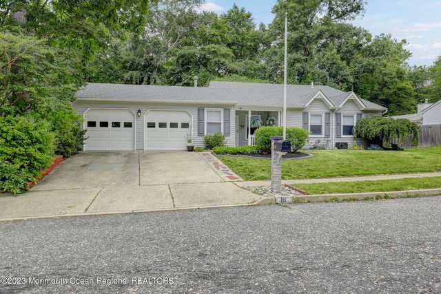 16 Concord Circle, Howell, NJ 07731