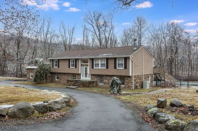 54 Tintle Rd, Butler, NJ 07405