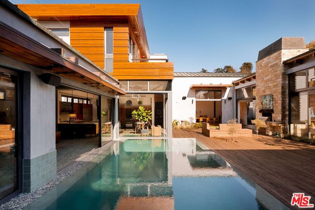 345 W  Channel Rd, Santa Monica, CA 90402