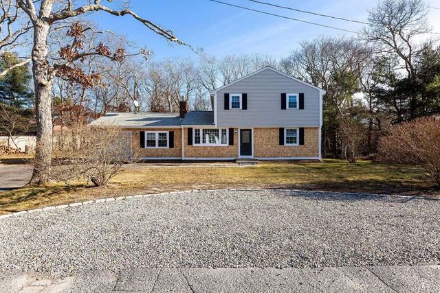 6 Stage Coach Road, Centerville, MA 02632