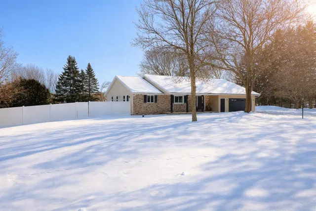 W3829 Highview Dr, Appleton, WI 54913