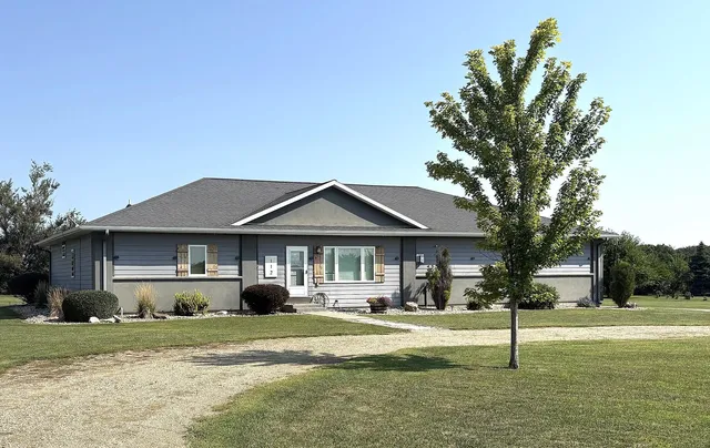 112 Spring Meadow Rd, Yankton, SD 57078
