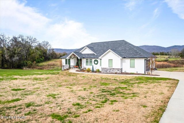 129 Austin Ln, Jacksboro, TN 37757