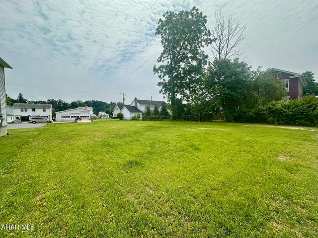 114-116 W  Main St, Everett, PA 15537