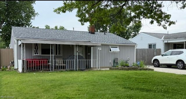 6447 Sandfield Dr, Brookpark, OH 44142