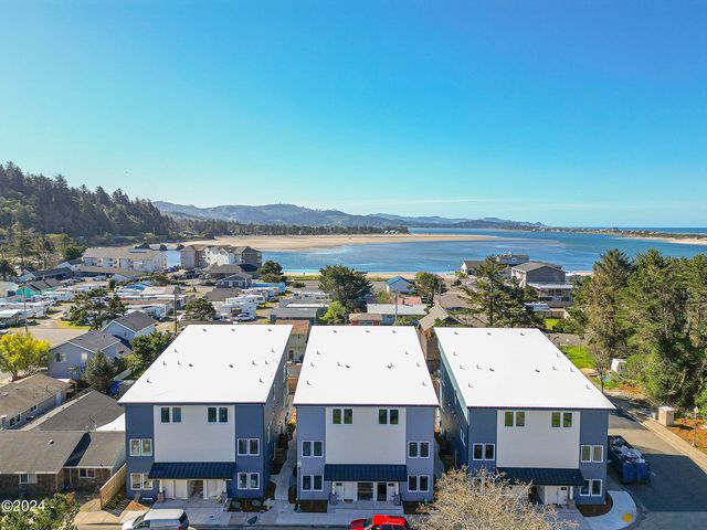918 SW 48th St   #4, Lincoln City, OR 97367