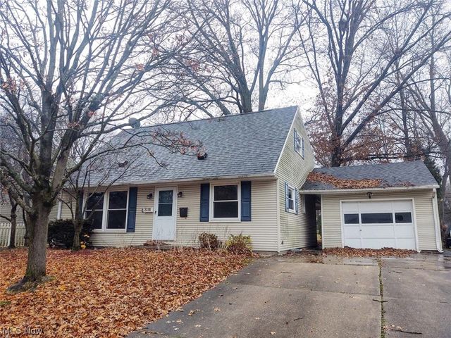 2378 Anderson Rd, Cuyahoga Falls, OH 44221