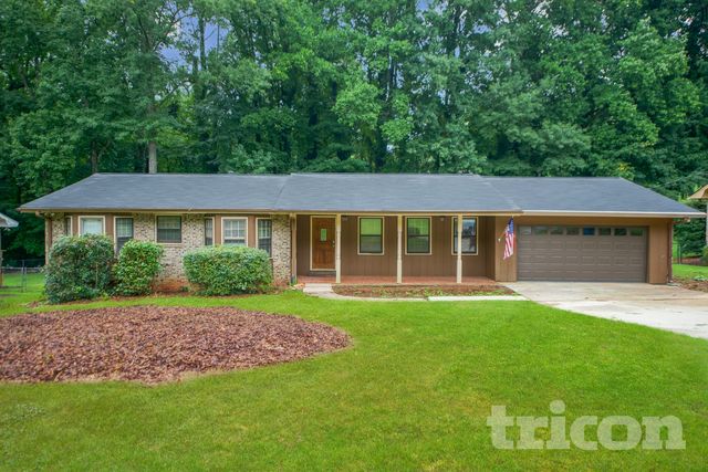 430 Beaumont Dr, Stone Mountain, GA 30087