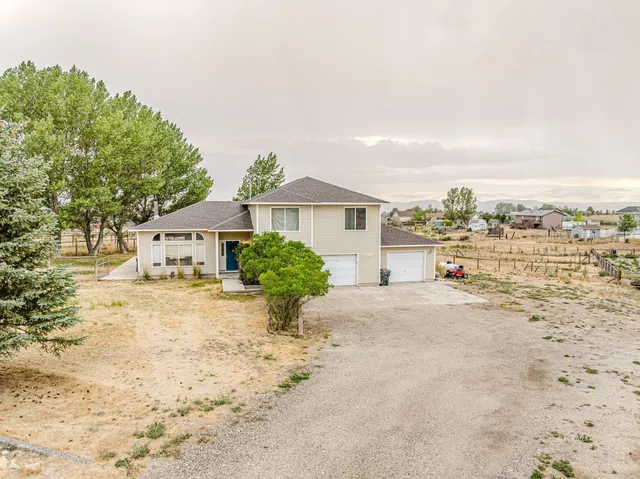 811 White Oak Dr, Spring Creek, NV 89815