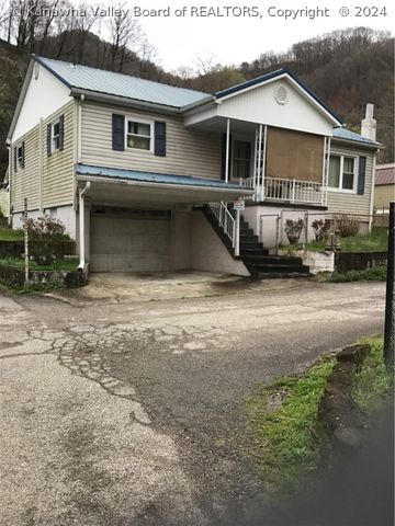 180 Virginia Ave, Smithers, WV 25186