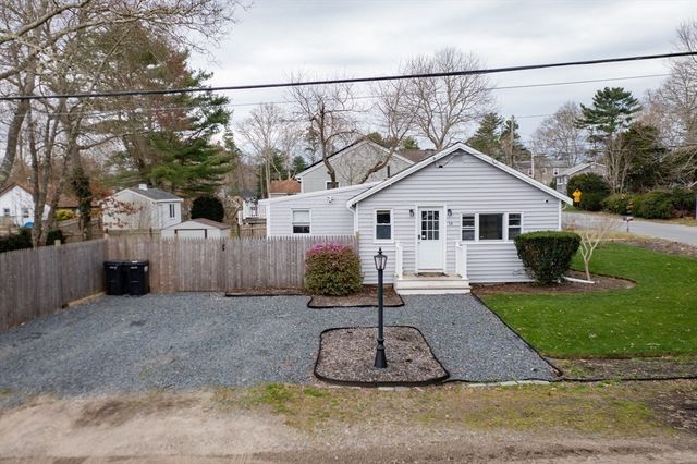 16 Spruce St, Plymouth, MA 02360