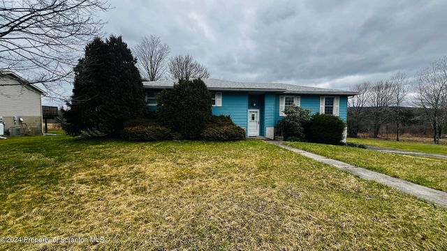 123 Highpoint St, Greenfield Township, PA 18407