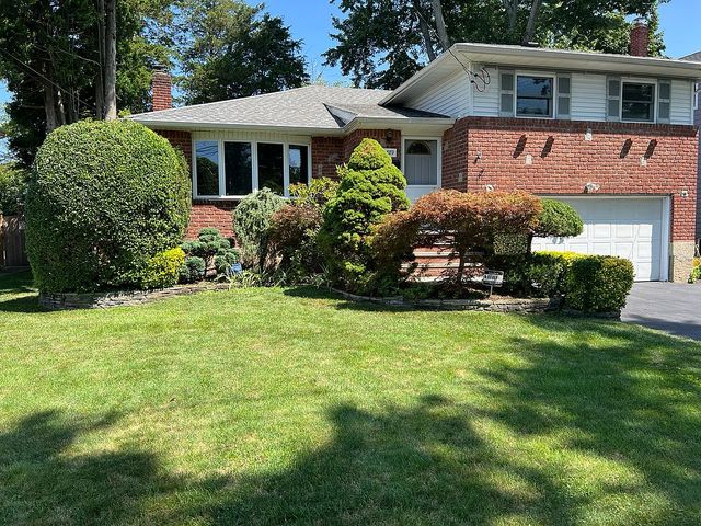 2889 Anderson St, Wantagh, NY 11793