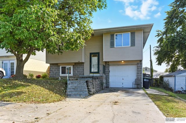 4547 Weir St, Omaha, NE 68117