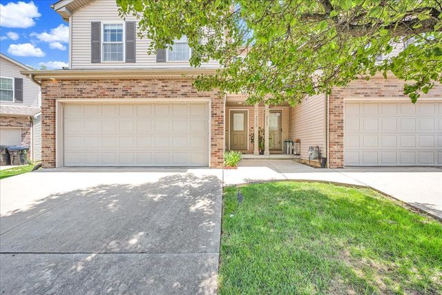 2525 Fox Trot Trl, Bloomington, IL 61705