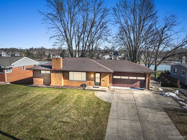 373 S  Cass Lake Rd, Waterford, MI 48328