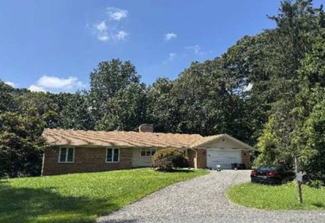 1790 Stone Dr, Huntingtown, MD 20639