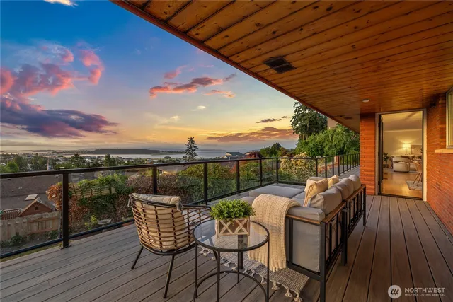 675 SW Franklin Court, Oak Harbor, WA 98277