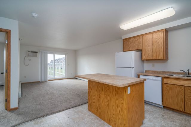 3550 S  17th St #2-310, Grand Forks, ND 58201