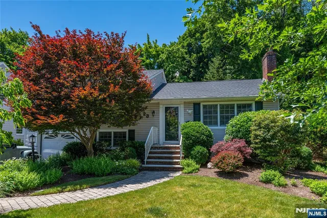 23 Carlton Ave, Ho Ho Kus, NJ 07423
