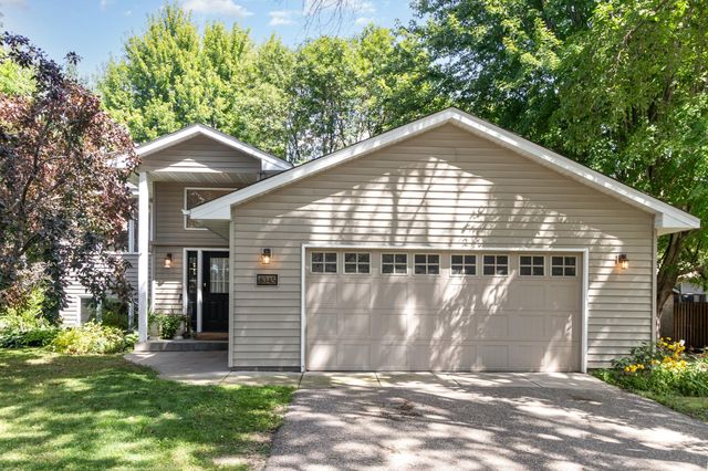 8345 Grace Ct, Victoria, MN 55386
