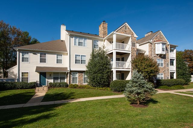 7816 Rolling View Ln #7805-304, Springfield, VA 22153