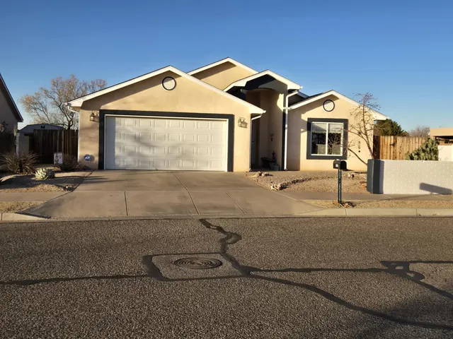 1902 Valley View Dr SW, Los Lunas, NM 87031
