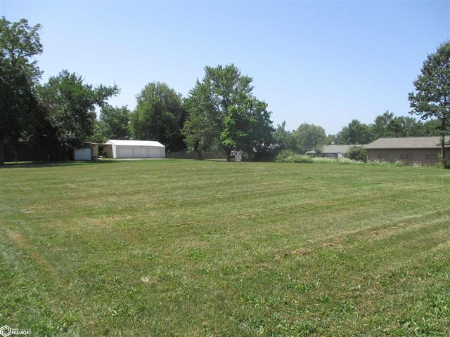 526 N  8th St, Centerville, IA 52544