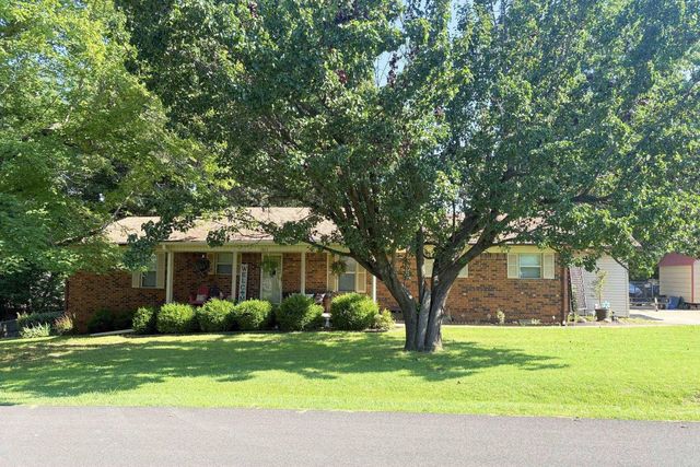 5805 Twin Pine Dr, Paragould, AR 72450